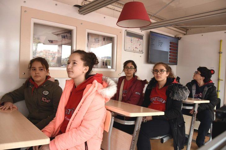 Aliağalı öğrenciler deprem anını yaşadı G2