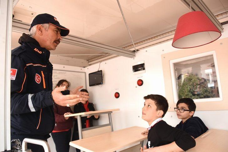 Aliağalı öğrenciler deprem anını yaşadı G4