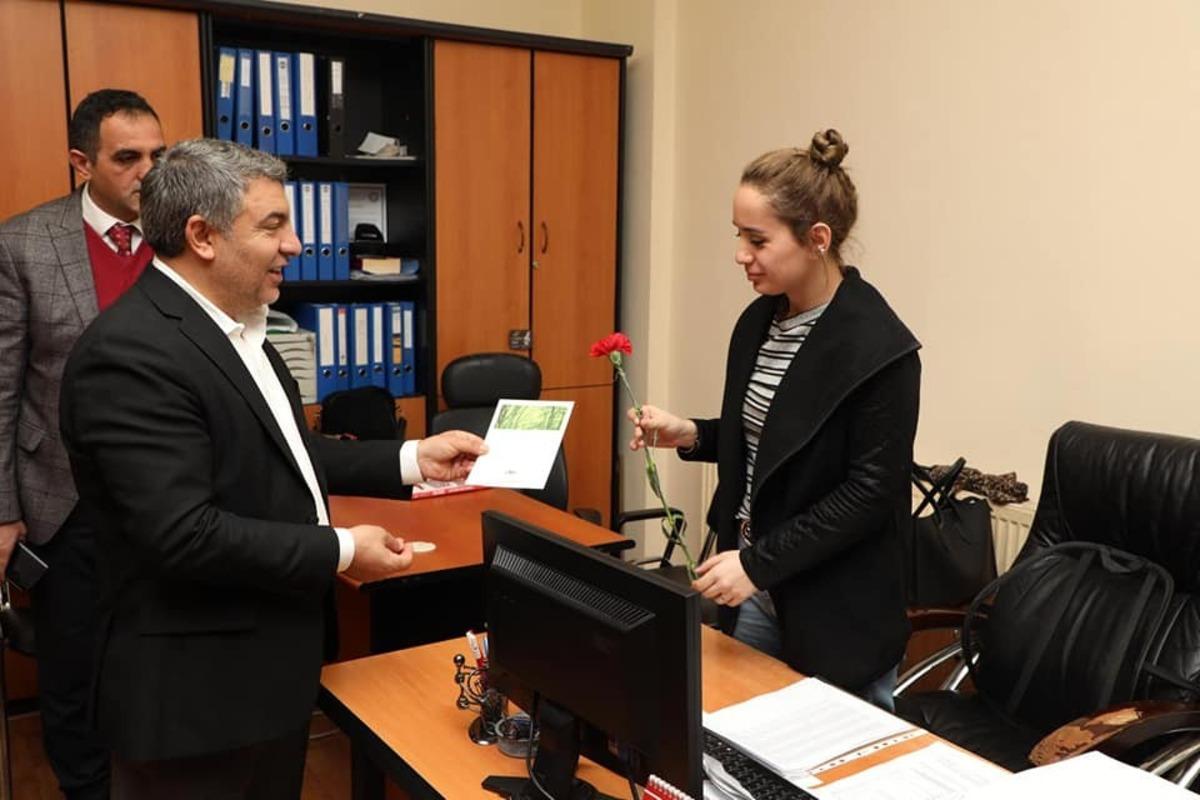 Başkan Şayir&rsquo;den kadın personellere anlamlı 8 Mart hediyesi