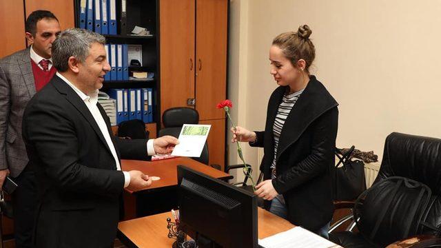 Başkan Şayir’den kadın personellere anlamlı 8 Mart hediyesi