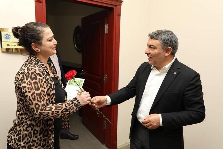 Başkan Şayir’den kadın personellere anlamlı 8 Mart hediyesi G2