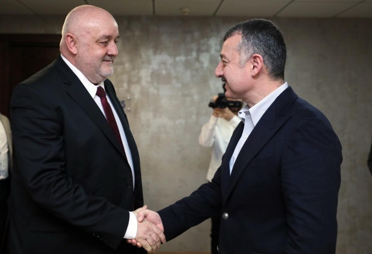 Başkan B&uuml;y&uuml;kakın Macar heyeti konuk etti