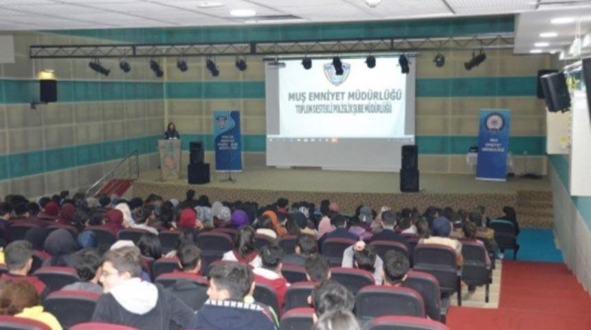 Muş&rsquo;ta &ldquo;Siber G&uuml;venlik ve Sosyal Ağ&rdquo; ile &ldquo;Rol Model Polislik&rdquo; projeleri anlatıldı
