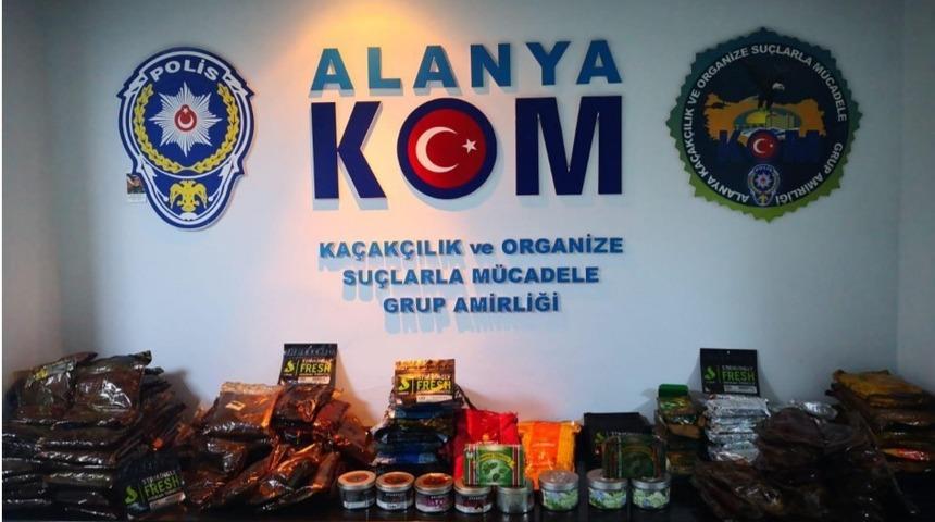 Alanya&rsquo;da kafeye ka&ccedil;ak nargile t&uuml;t&uuml;n&uuml; operasyonu