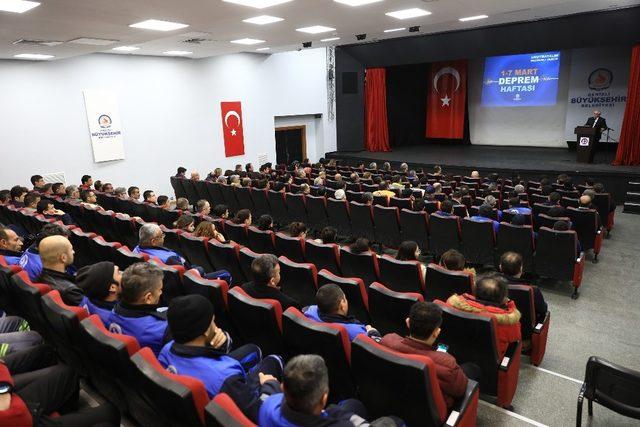 Büyükşehir personeline deprem eğitimi verilmeye başlandı