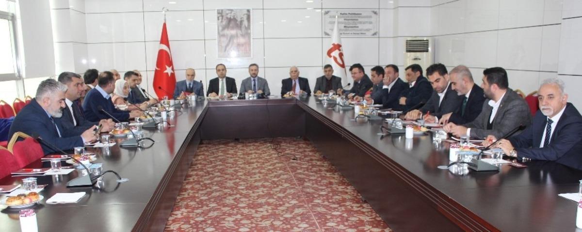 Elazığ&rsquo;da deprem sonrası istişare toplantısı