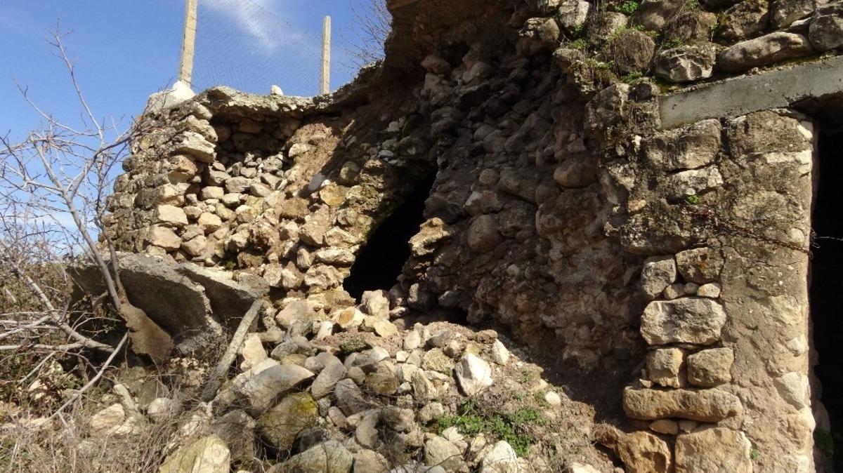 Gerc&uuml;ş&rsquo;te asırlık su değirmeni bakımsızlıktan &ccedil;&uuml;r&uuml;yor