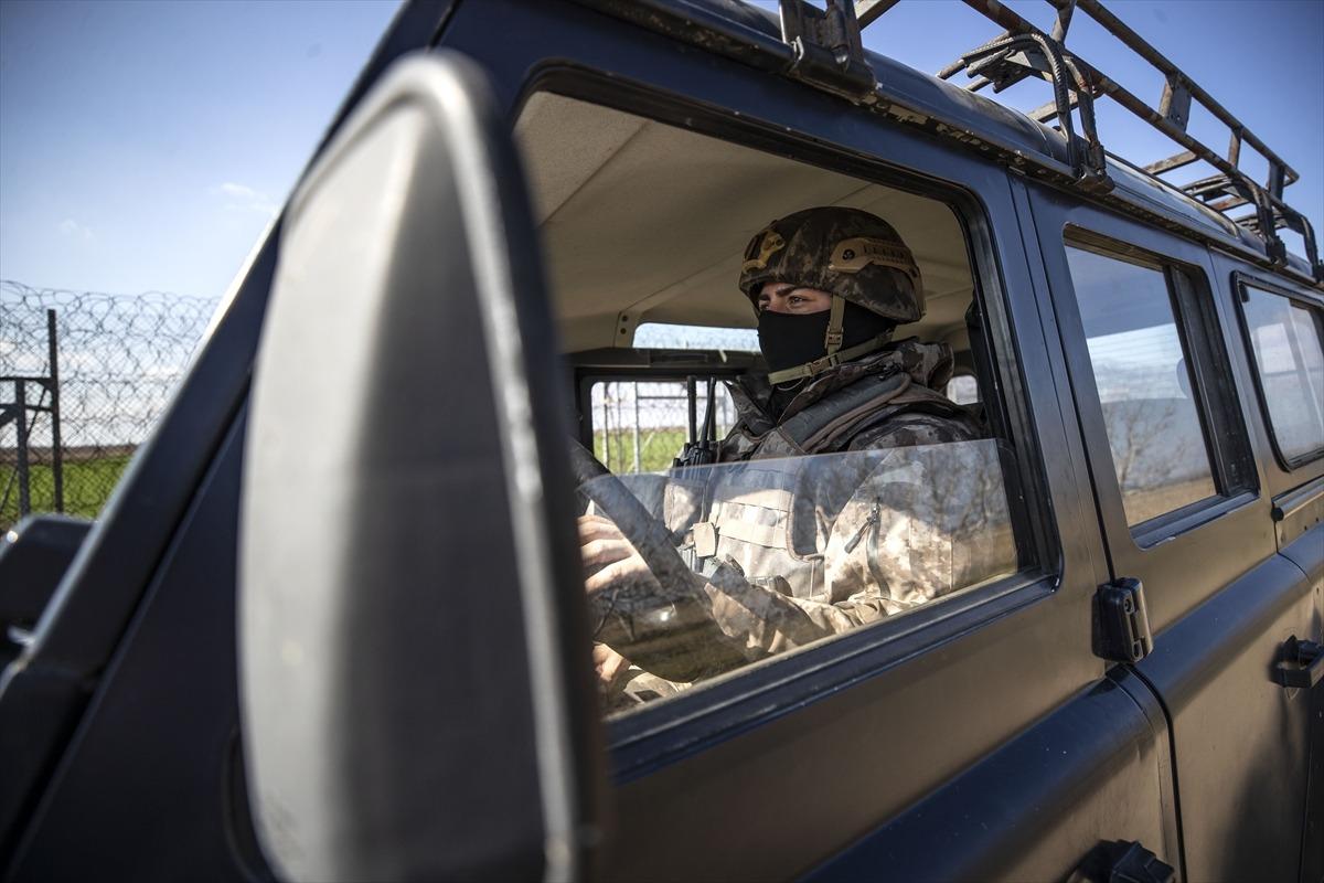 &Ouml;zel harekat polisleri Yunanistan sınırında g&ouml;reve başladı