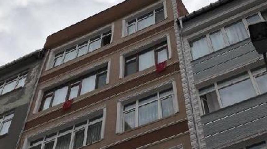 İstanbul'da dehşet veren olay! Bankacı kadın evinde kanlar içinde bulundu