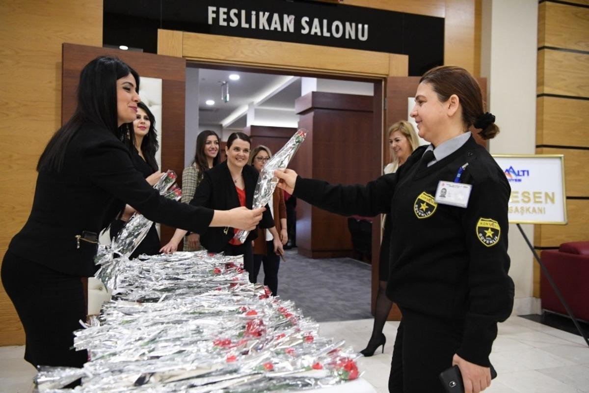 Başkan Esen, personelin &ldquo;Kadınlar G&uuml;n&uuml;&rdquo;n&uuml; kutladı