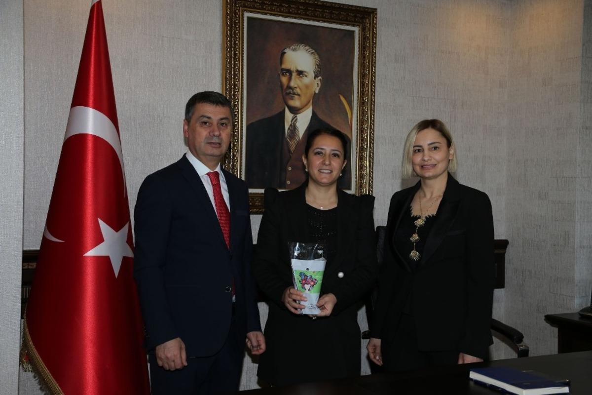 Başkan Şimşek, kadın &ccedil;alışanların Kadınlar G&uuml;n&uuml;&rsquo;n&uuml; kutladı