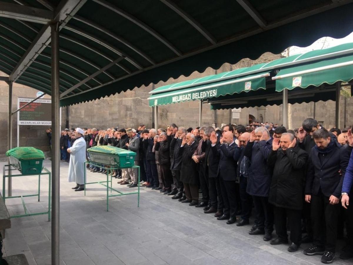 İdlib Şehitleri i&ccedil;in gıyabi cenaze namazı kılındı