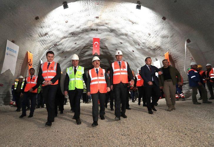 Amasya'da yapımı süren Badal Tüneli'nde kazı çalışmaları tamamlandı G3