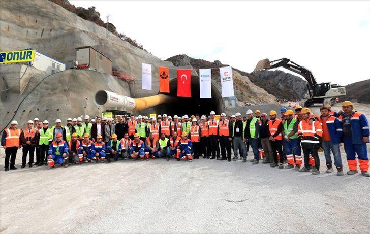 Amasya'da yapımı süren Badal Tüneli'nde kazı çalışmaları tamamlandı G4