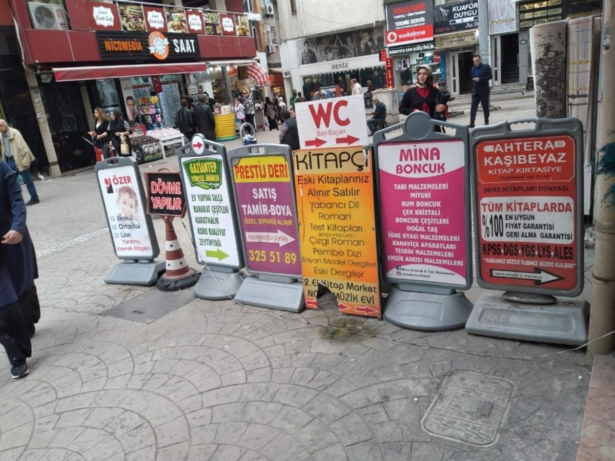 İzmit Zabıtası&rsquo;ndan kaldırım işgaline sıkı takip
