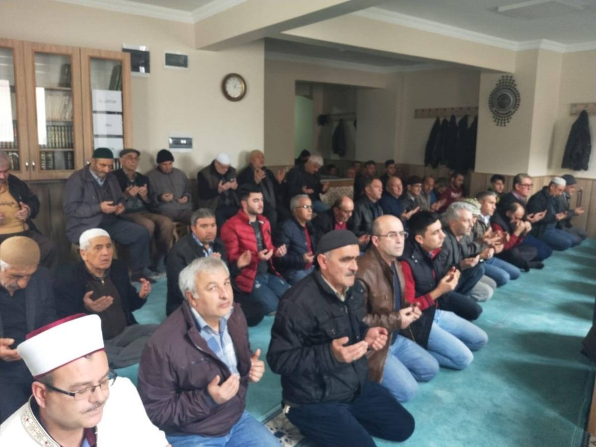 Cami ve mescitlerde Mevlid-i Şerif okundu, 4 bin kişiye şehitler i&ccedil;in ikram yapıldı