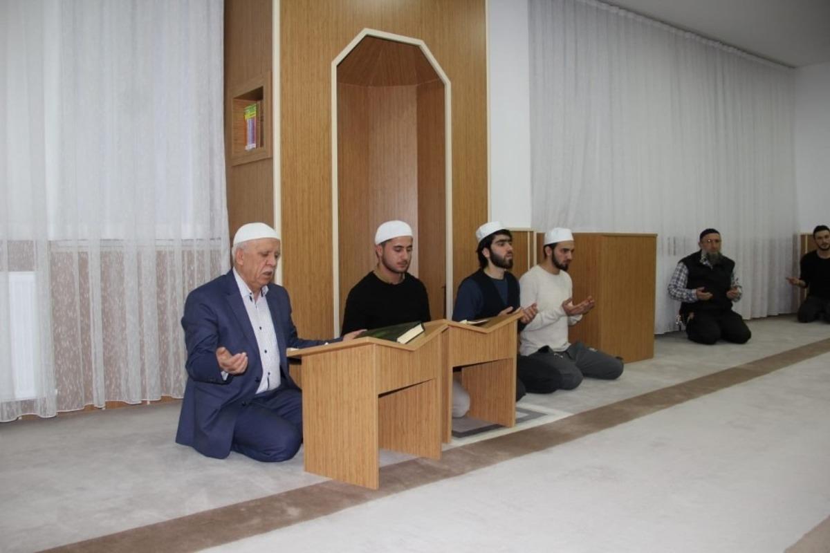 İhlas Vakfı Yurdundan T&uuml;rk askerine dua