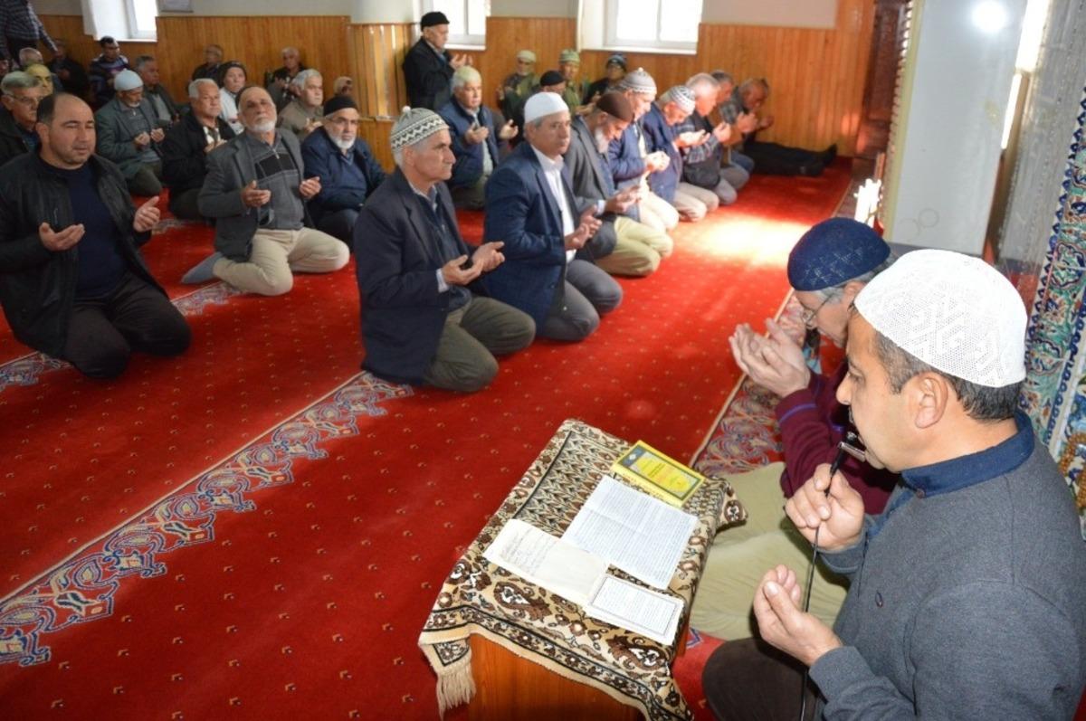 Y&ouml;r&uuml;k T&uuml;rkmenleri şehitleri unutmadı