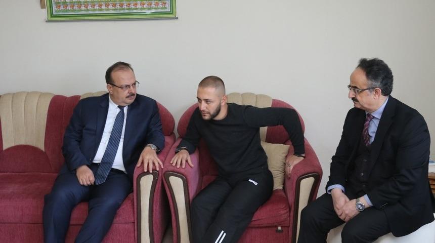 Vali Canbolat&rsquo;dan İdlib gazisine ziyaret