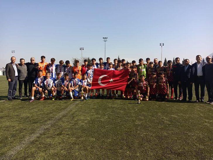 Futbolda şampiyonun adı değişmedi G1