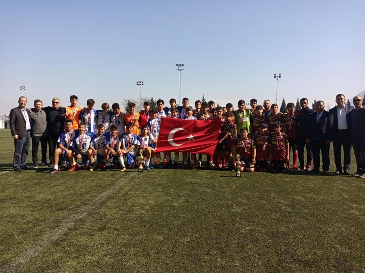 Futbolda şampiyonun adı değişmedi