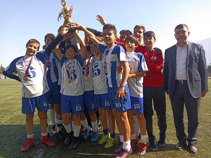 Futbolda şampiyonun adı değişmedi G4