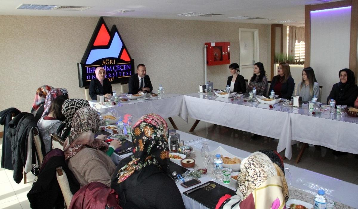 Ağrı Milli Eğitim M&uuml;d&uuml;r&uuml; Tekin, Kadınlar G&uuml;n&uuml;&rsquo;n&uuml; Kutladı