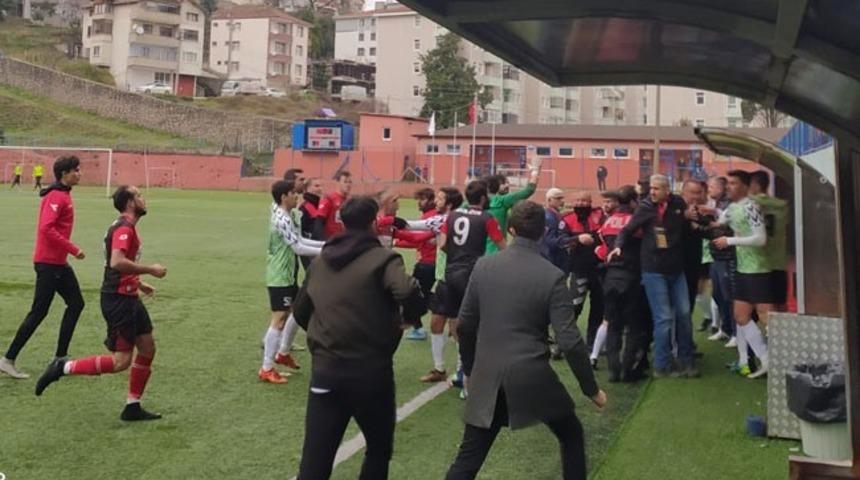 Olaylı ma&ccedil;ın ardından 2 yıl yeşil sahalardan men edildi