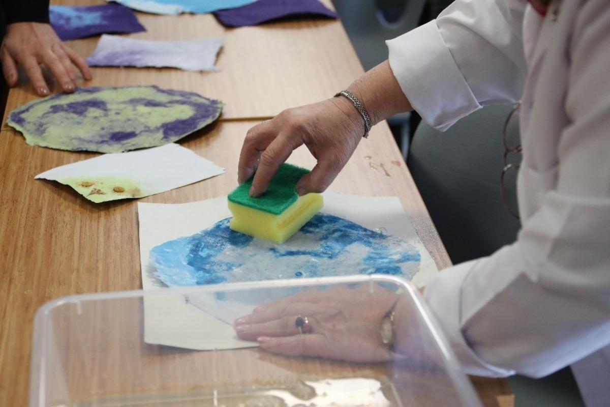 HK&Uuml;&rsquo;de atık kağıtlar yeniden geri d&ouml;n&uuml;şt&uuml;r&uuml;l&uuml;yor