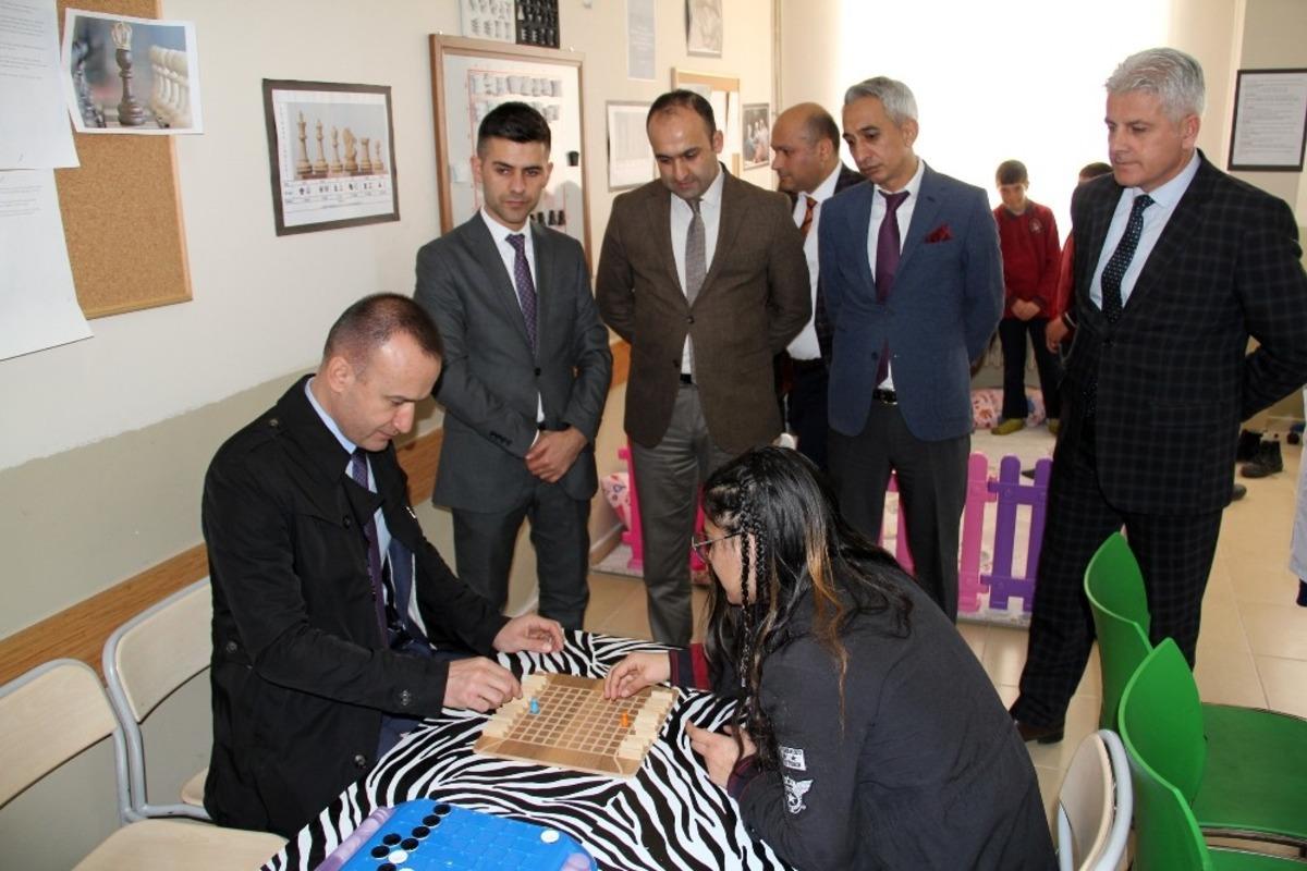 Ağrı Milli Eğitim M&uuml;d&uuml;r&uuml; Tekin&rsquo;in il&ccedil;e ziyaretleri