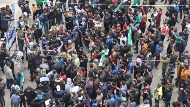 İdlib'de ateşkes kararını halk sevinçle karşıladı