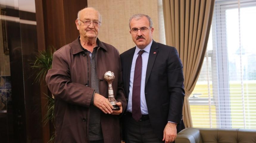 Vali Toraman&rsquo;dan &Uuml;st&uuml;nkaya&rsquo;ya tebrik