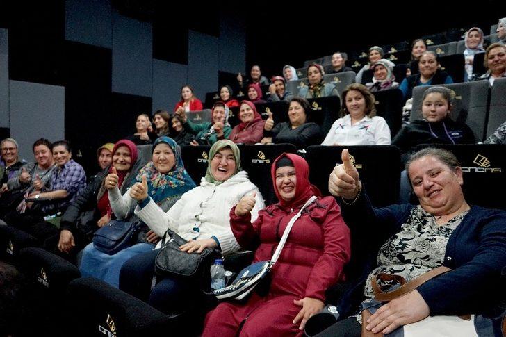 Üretici kadınların 8 Mart hediyesi sinema oldu G2