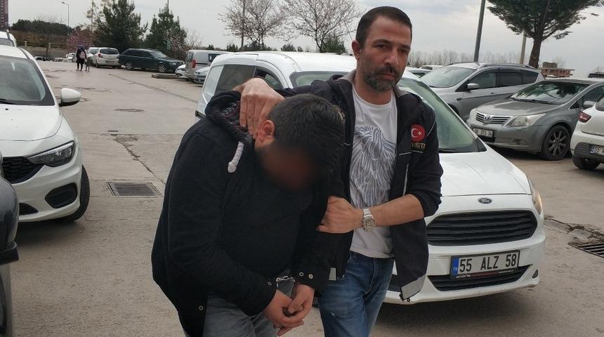 Evinde uyuşturucuyla yakalandı