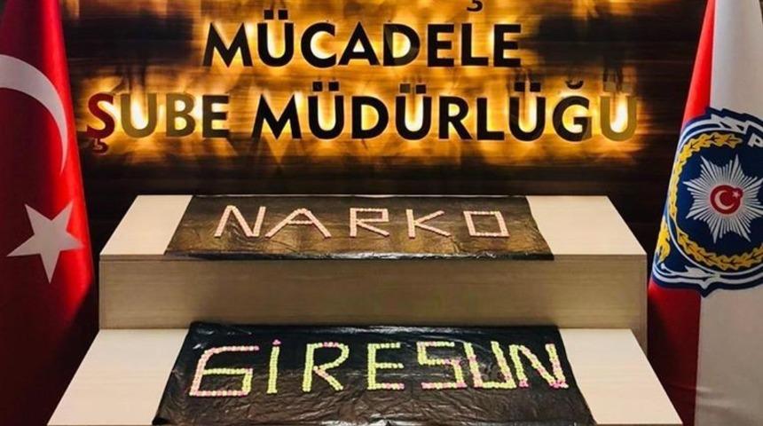 Durdurulan ara&ccedil;tan uyuşturucu hap &ccedil;ıktı