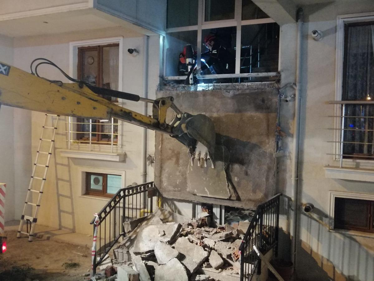 Apartmanın sundurması &ccedil;&ouml;kt&uuml;&nbsp;