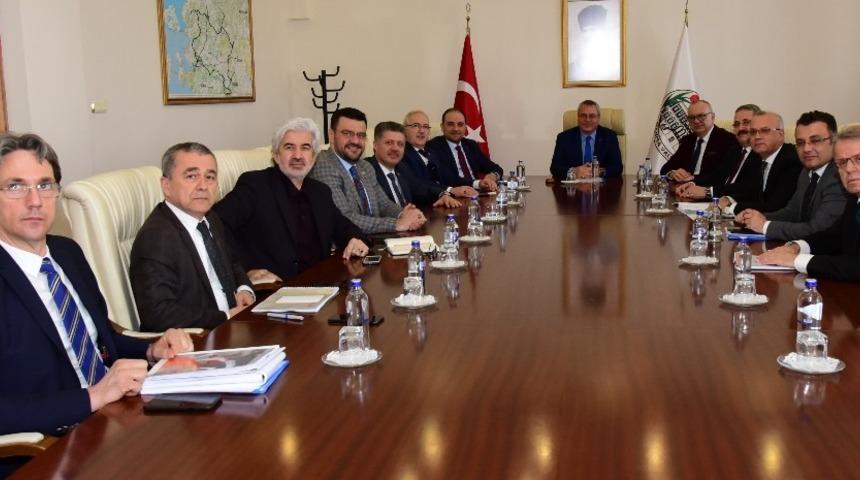 Vekiller ve b&uuml;rokratlarla karayolları ve DSİ yatırımları değerlendirildi