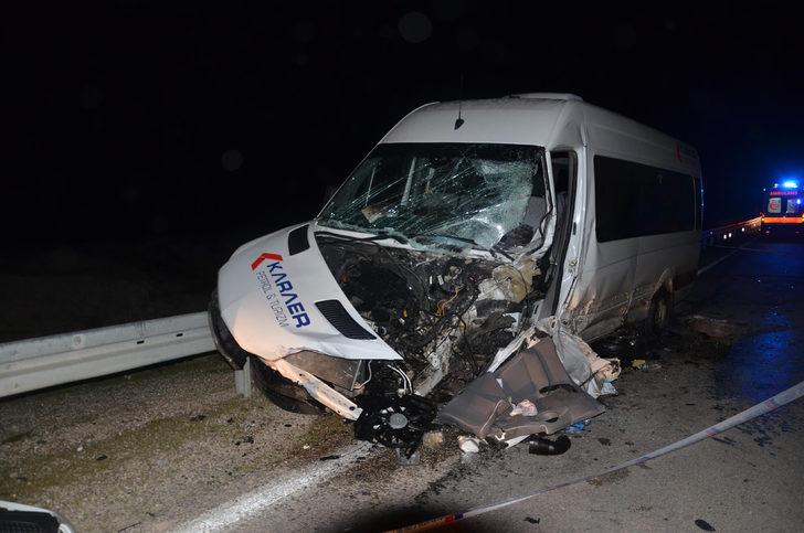 İşçi servisi ile otomobil çarpıştı: 1 ölü, 9 yaralı G4