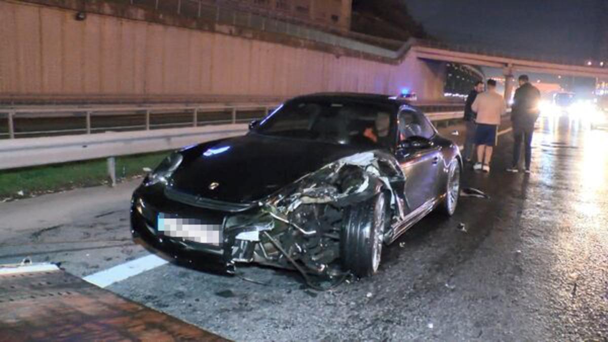 TEM Otoyolu'nda l&uuml;ks otomobillerin makas ve yarış kazası