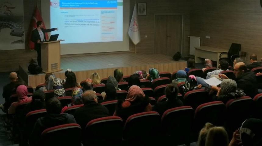 Sağlık çalışanlarına corona virüs eğitimi verildi