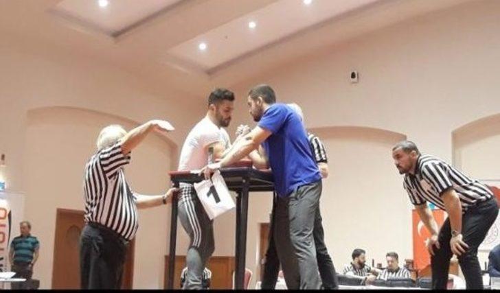 Bayburt Üniversitesi ‘Bilek Güreşi’ takımından büyük başarı G3