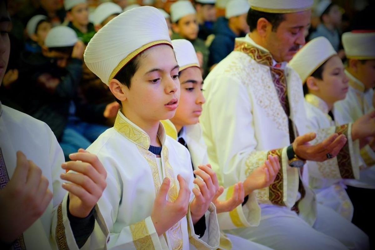 K&uuml;&ccedil;&uuml;k hafızlar şehitler i&ccedil;in dua etti