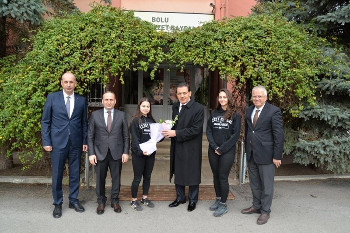 Bolu Valisi Ahmet &Uuml;mit, &lsquo;Okullarımız Okuyor Kitap Okuma Projesi&rsquo; kapsamında &ouml;ğrencilerle buluştu