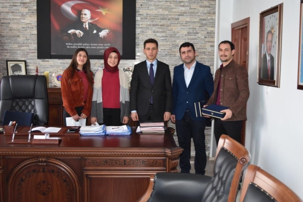 Yazdıkları hikayeleri kitap haline getirdiler