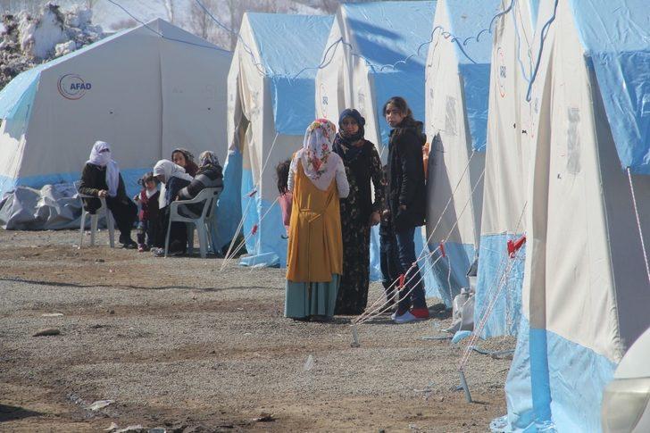 Başkale’de depremin yaraları sarılıyor G3