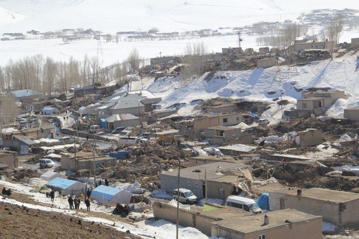 Başkale’de depremin yaraları sarılıyor G4