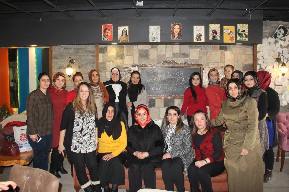 Bitlis Belediyesindeki kadınlar kahvaltıda bir araya geldi