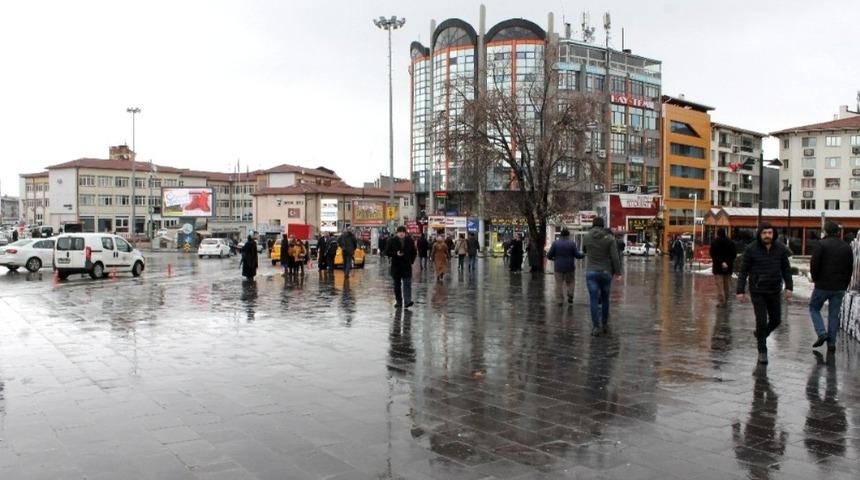 Sivas n&uuml;fusunun y&uuml;zde 49,98&rsquo;ini kadınlar oluşturdu