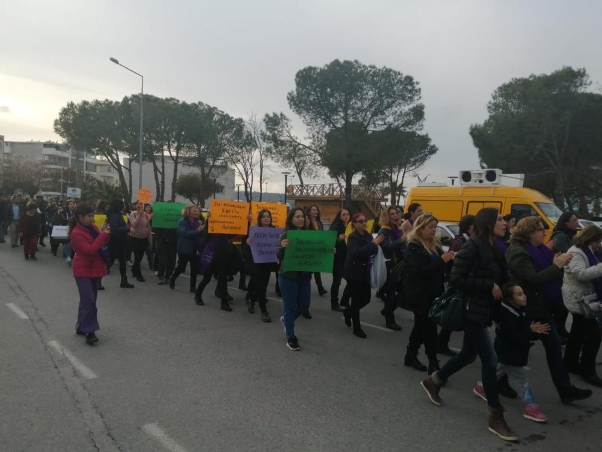 Aliağa&rsquo;da kadınlar, hakları i&ccedil;in y&uuml;r&uuml;d&uuml;