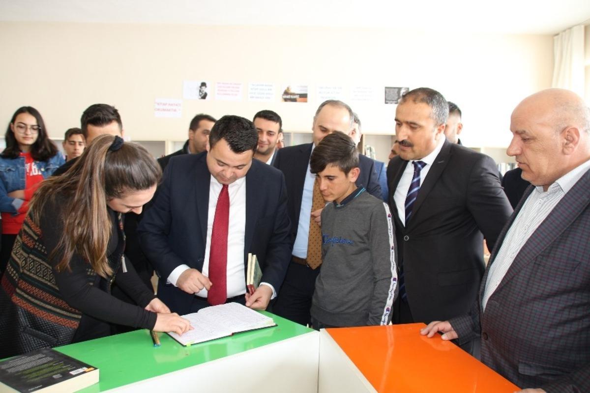 Varto&rsquo;da k&uuml;t&uuml;phanesiz okullara k&uuml;t&uuml;phane